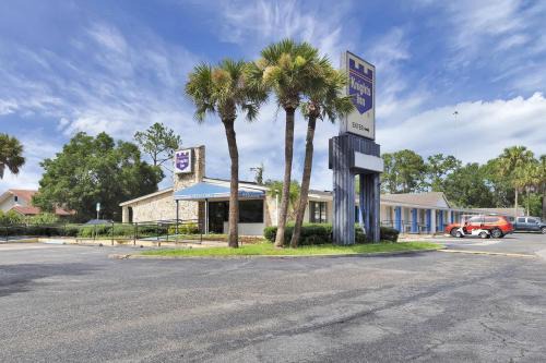 Southside Hotel | Knights Inn Jacksonville at Dix Ellis Trail