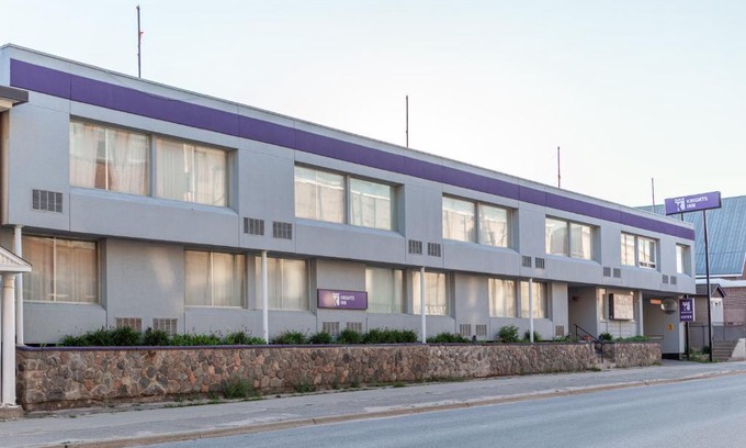 North Bay Hotel | Knights Inn North Bay