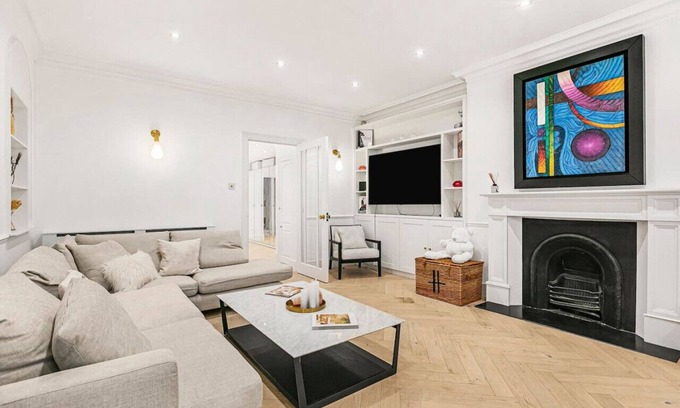 Brompton & Hans Town Apartment | Knightsbridge 3-Bed | Next To Harrods with Patio
