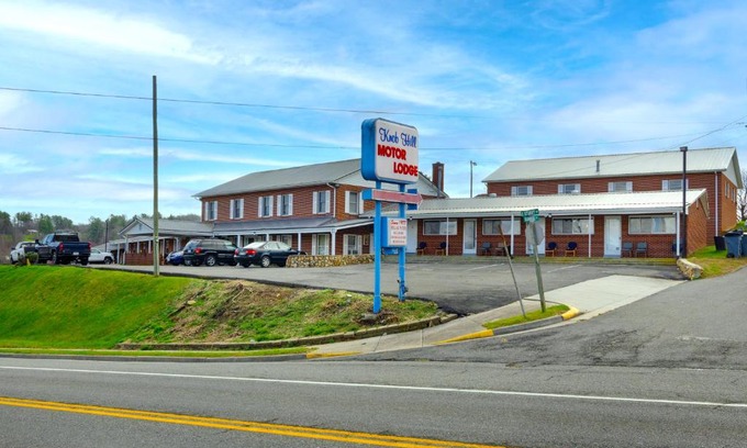 Hillsville Hotel | Knob Hill Motor Lodge