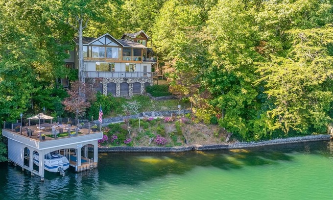 Clarkesville House | Knot Done | Lake Burton Luxury Escape