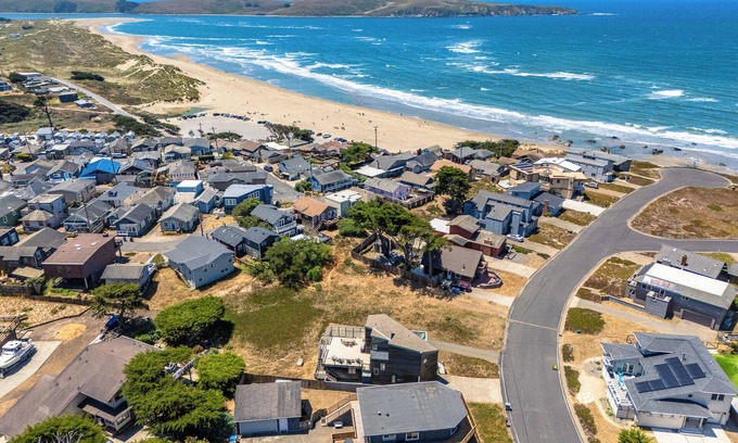 Dillon Beach House | KnotACare~Ultimate Beach Getaway for Family Fun! Views! GameRm/Hot Tub/WiFi