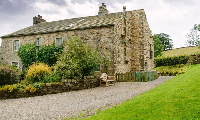 Fourstones Near Bentham Cottage | KNOTTS REST, with a garden in Tosside