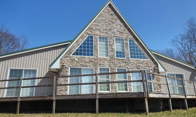 Frametown House | Knotty Knob is your mountain get away!