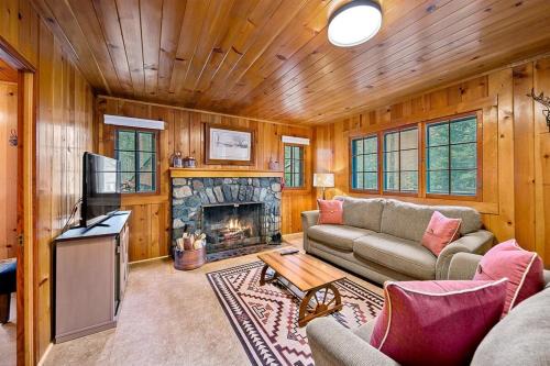 Joseph House | Knotty Pine Cabin
