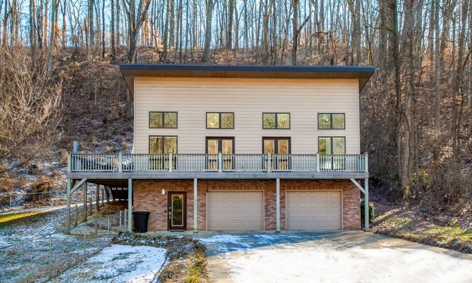 Knoxville House | Knoxville Charm Cottage: 5.2 miles to Market Square
