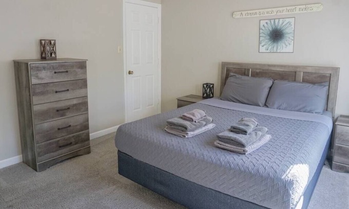 Ashley Oaks Apartment | Knoxville Home Close To It All!!