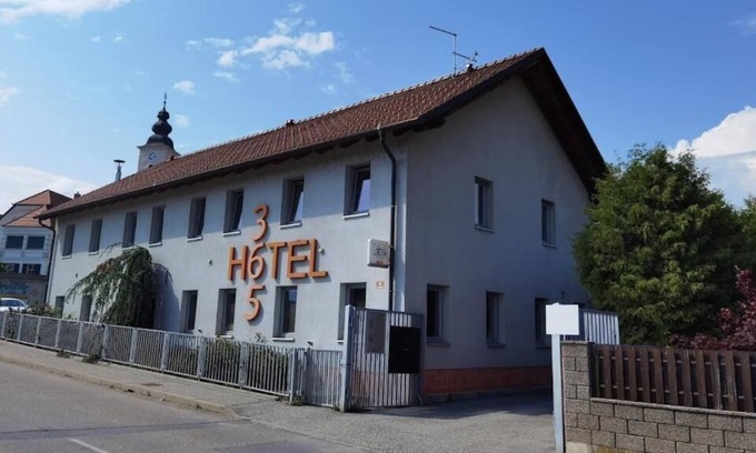 Kamnica Hotel | Kobanska ulica 10