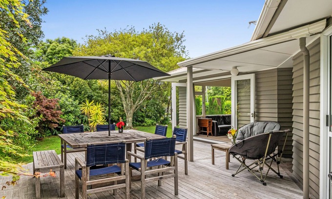 Waikanae House | Kohekohe Garden Cottage - Waikanae Holiday Home