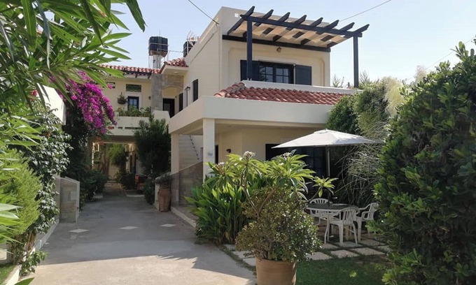 Kokkini Chani Apartment | Kokkini Hani: Lovely apartment with garden, 100 meters from the beach, Kokkini Hani/Heraklion.