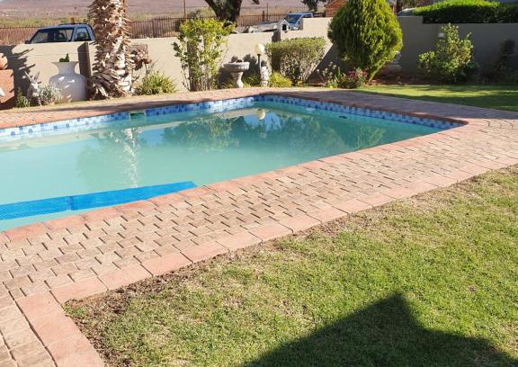 Prieska Apartment | KOL-IN SELF CATERING