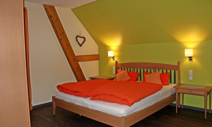 Volkach Apartment | Komfortable 65qm Ferienwohnung mit großem Südbalkon, Haustiere auf Anfrage erlaubt
