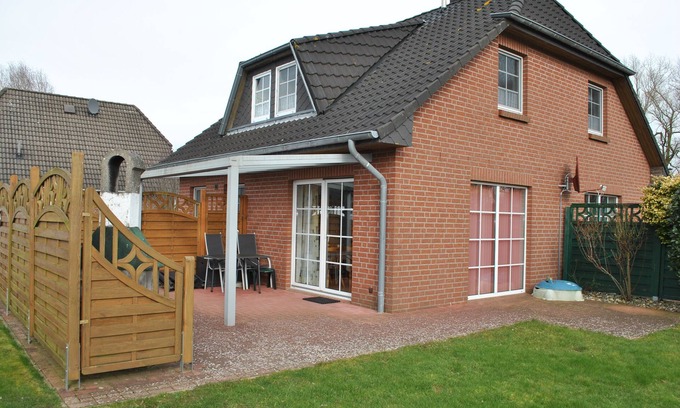 Norderteil House | Komfortables, Helles Steinhaus mit Überdachter Terrasse