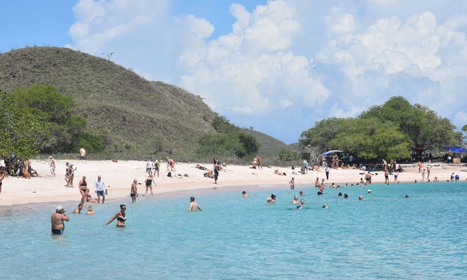 Labuan Bajo Boat Rental | Komodo Cruise Boat