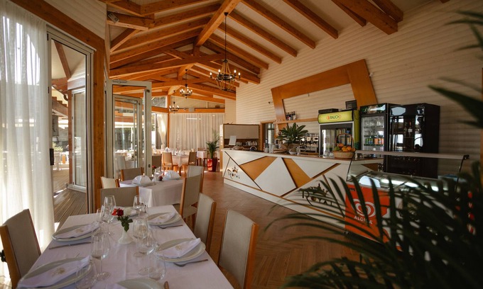 Velipoje Hotel | Kompleksi Royal