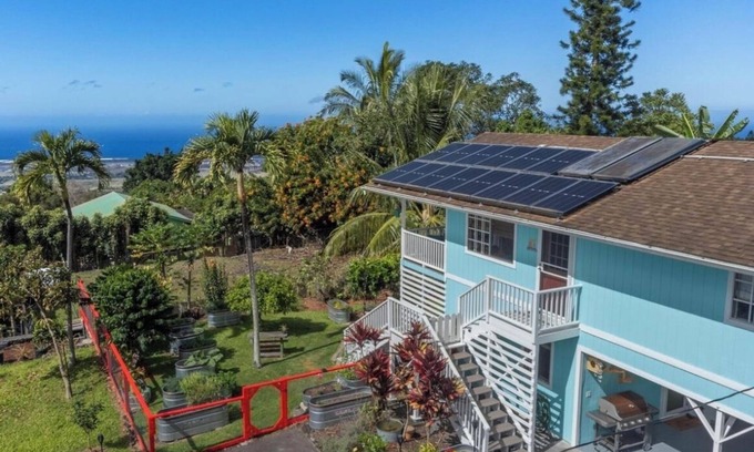 Kona Palisades Apartment | Kona Garden Studio Ohana: private sunset lanai & seasonal fruit from the garden!