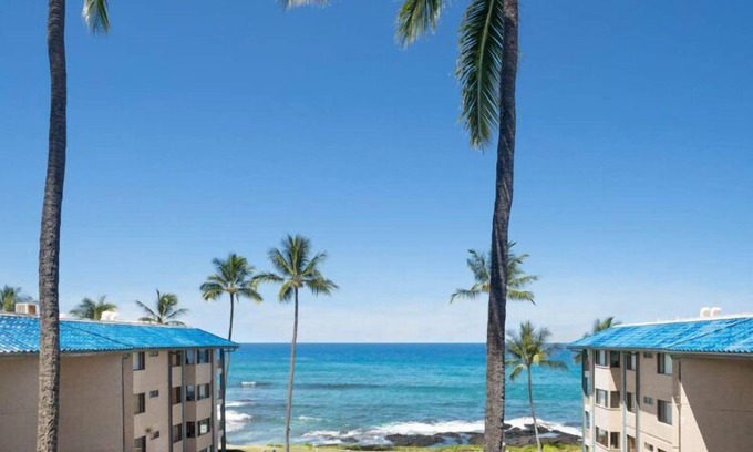 Historic Kailua Village Condo | Kona Reef F14 Oceanfront Luxury, Full AC, King
