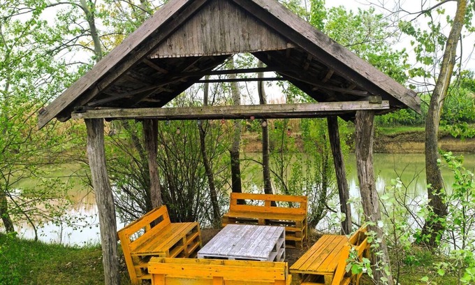 Central Serbia Cabin | Konak Lake - Lake Cottagesnn