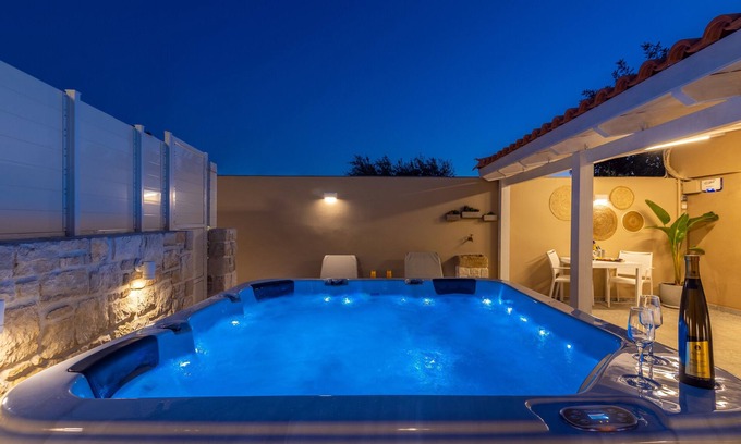 Koutsouras Apartment | Konstantinos luxury suite, with hot tub, 2 min from the beach!
