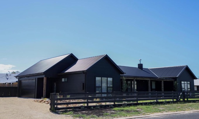 Waterhouse House | Kookaburra Beachhouse - Coastal Farmhouse Retreat