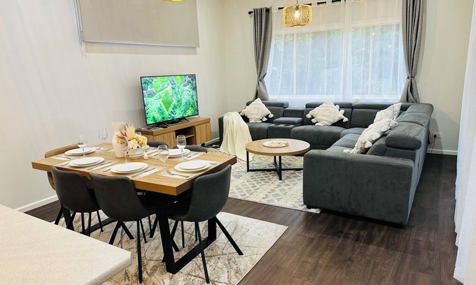 Dubbo House | Kookaburra Door - Luxury Boutique Retreat in Dubbo