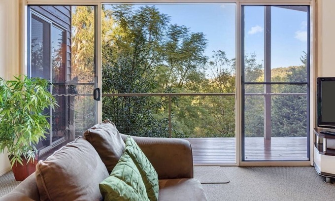 Ravensbourne Ski Chalet | Kookaburra Kottage Luxury Chalet 2 Bedroom