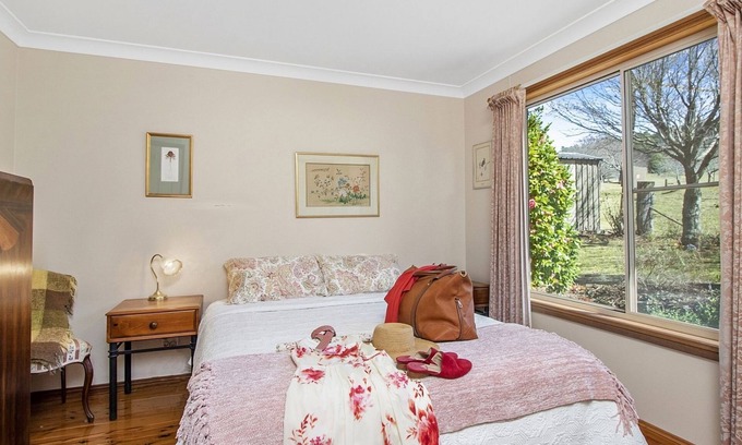Mount Irvine House | KOOKOOTONGA - fabulous getaway. SPECIALS ON NOW !