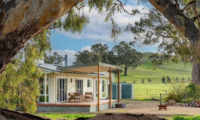 Sheans Creek House | Koolbury Cottage. Farmstay Valley Retreat