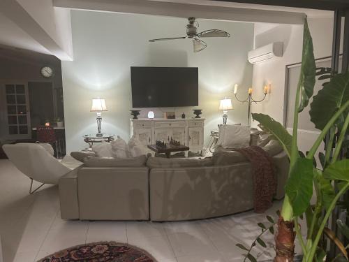 Kallaroo House | Koombana Escape 5 bedroom house