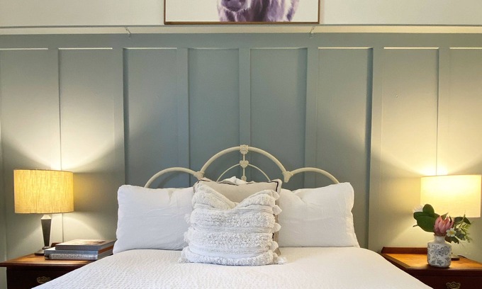 Korumburra Cottage | Korumburra Farmhouse - gateway to Wilson’s Prom and Inverloch. Pet friendly!