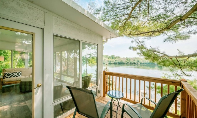 Plymouth House | Koselig Cottage on Medicine Lake w/Chef's Kitchen, Coffee Bar, Arcade & Dock