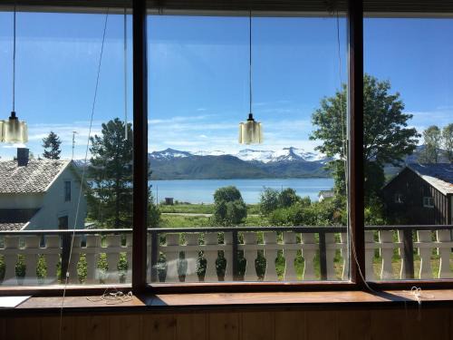 Skaland Apartment | Koselig hus med parkeringsplass