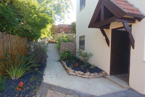 Mateh Yehuda Villa | Kosher 'Villa Rosa' Moshav Aderet, Ella Valley nr Bet Shemesh