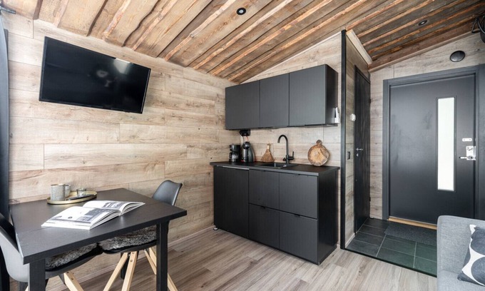 Kuusa Apartment | Koskisviitti 4 - Private & Cozy Suite with Terrace and Lake Views