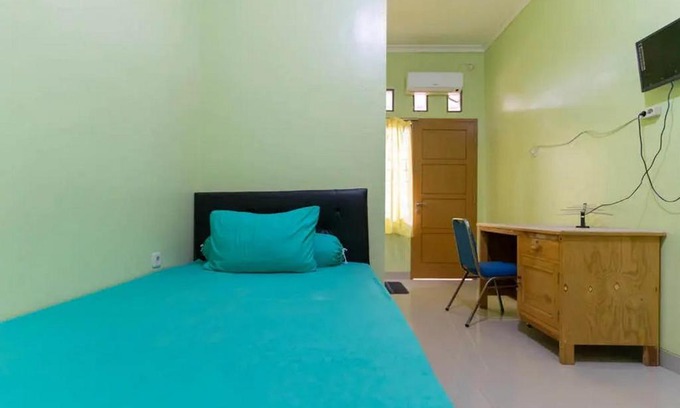 Ciputat Hotel | Kostawira Syariah Bintaro Mitra RedDoorz