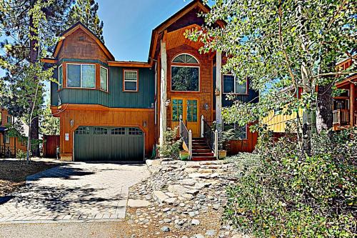 Pioneer Trail House | Koyukon Escape