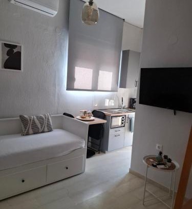 Kozani Apartment | Kozani room with a view!