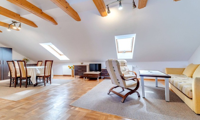 Zwierzyniec Apartment | Królowej Jadwigi by Interhome