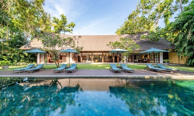 Banjar Semer Villa | KR7001 - 7 Bedroom Villa in Kerobokan