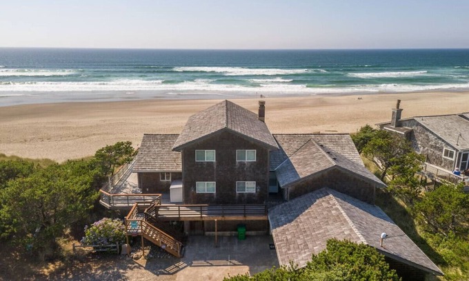 Tierra Del Mar House | Kraken's Candle Beachfront Home