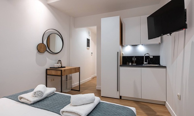 Ampelokipoi Bed & Breakfast | Kriel Suites by LIV Homes 103