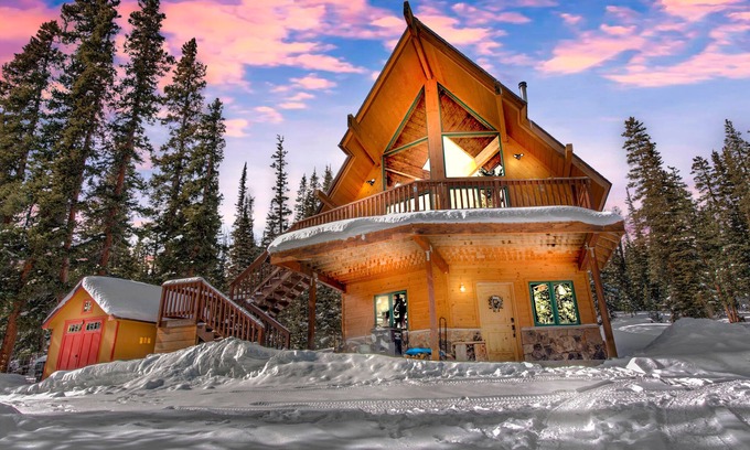 Valley of the Sun House | Krowne Cabin: A Secluded Mountain House