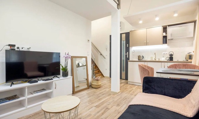 Palace District Apartment | Krudy Bijou Budapest Studio