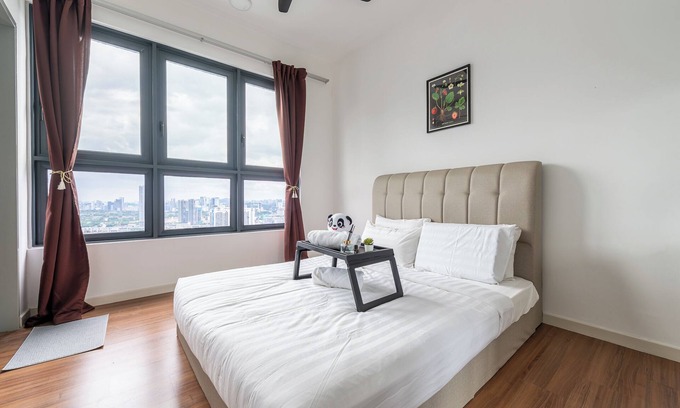 Taman Pertama Apartment | Kuala Lumpur Skyline CityView Comfort Home