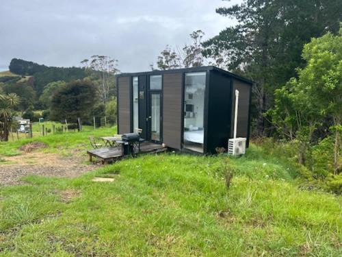 Kuaotunu House | Kūaotunu Cabin 2 by Tiny Away