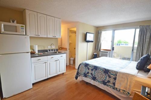 Waikiki Apartment | Kuhio Village 510 KING Bed with Renovated Kitchenette