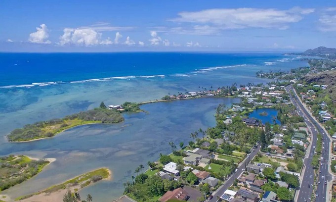 Eastern Honolulu Apartment | Kuliouou Cottage - Pet Friendly - 5 min from the beach!