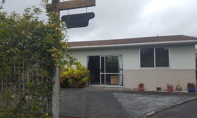 Kumeu Bed & Breakfast | Kumeu Kottage