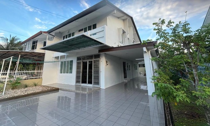 Taman Liong Seng House | Kumpang Homestay 25 Kuching