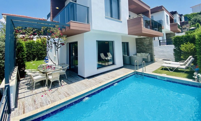 Kadnlar Denizi Mahallesi Villa | Kusadası'nda ozel havuzlu private villa ZETA A3
